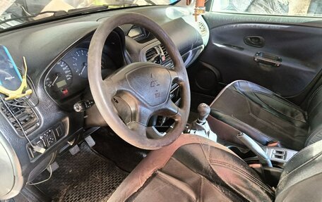 Mitsubishi Carisma I, 2003 год, 120 000 рублей, 3 фотография