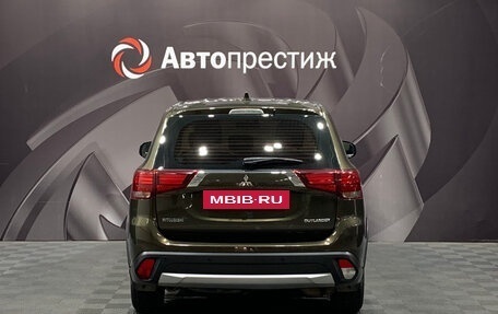Mitsubishi Outlander III рестайлинг 3, 2018 год, 1 760 000 рублей, 7 фотография