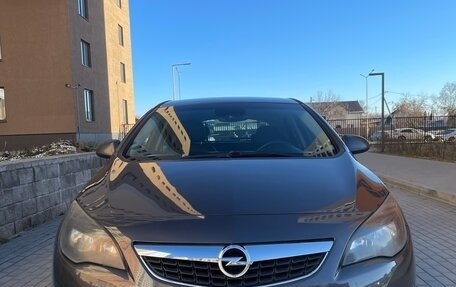 Opel Astra J, 2012 год, 740 000 рублей, 1 фотография
