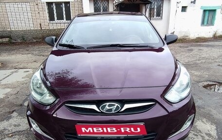 Hyundai Solaris II рестайлинг, 2011 год, 600 000 рублей, 1 фотография
