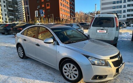 Chevrolet Cruze II, 2012 год, 700 000 рублей, 3 фотография