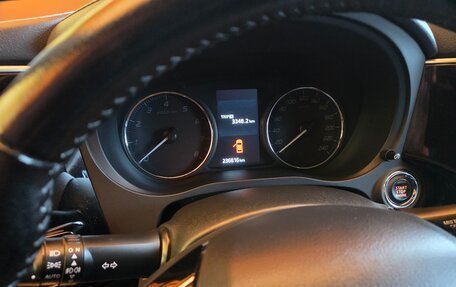 Mitsubishi Outlander III рестайлинг 3, 2016 год, 1 700 000 рублей, 8 фотография