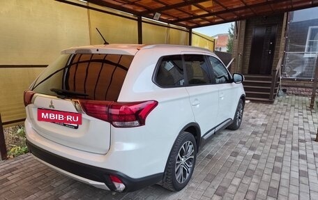 Mitsubishi Outlander III рестайлинг 3, 2016 год, 1 700 000 рублей, 2 фотография