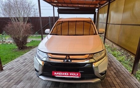 Mitsubishi Outlander III рестайлинг 3, 2016 год, 1 700 000 рублей, 5 фотография