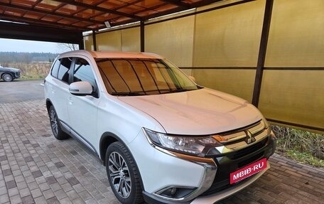 Mitsubishi Outlander III рестайлинг 3, 2016 год, 1 700 000 рублей, 3 фотография