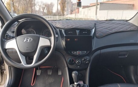 Hyundai Solaris II рестайлинг, 2011 год, 695 000 рублей, 2 фотография
