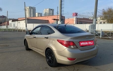 Hyundai Solaris II рестайлинг, 2011 год, 695 000 рублей, 3 фотография