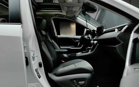 Toyota RAV4, 2025 год, 4 350 000 рублей, 23 фотография