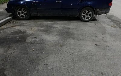 Mercedes-Benz E-Класс, 1999 год, 250 000 рублей, 1 фотография