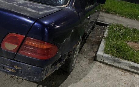 Mercedes-Benz E-Класс, 1999 год, 250 000 рублей, 5 фотография