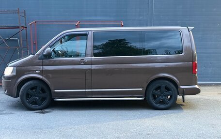 Volkswagen Caravelle T5, 2013 год, 2 100 000 рублей, 21 фотография