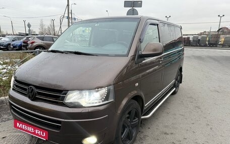 Volkswagen Caravelle T5, 2013 год, 2 100 000 рублей, 2 фотография