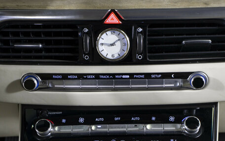 Genesis G90 I рестайлинг, 2017 год, 1 795 000 рублей, 25 фотография