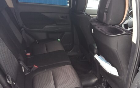 Mitsubishi Outlander III рестайлинг 3, 2014 год, 1 550 000 рублей, 14 фотография