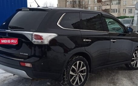 Mitsubishi Outlander III рестайлинг 3, 2014 год, 1 550 000 рублей, 8 фотография