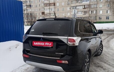 Mitsubishi Outlander III рестайлинг 3, 2014 год, 1 550 000 рублей, 12 фотография