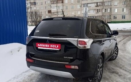 Mitsubishi Outlander III рестайлинг 3, 2014 год, 1 550 000 рублей, 21 фотография