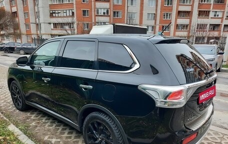 Mitsubishi Outlander III рестайлинг 3, 2014 год, 1 550 000 рублей, 29 фотография