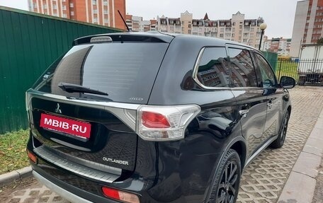 Mitsubishi Outlander III рестайлинг 3, 2014 год, 1 550 000 рублей, 30 фотография