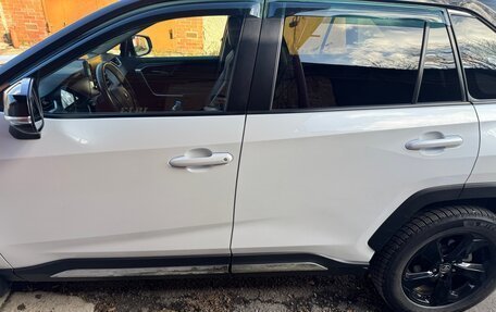 Toyota RAV4, 2021 год, 3 200 000 рублей, 6 фотография