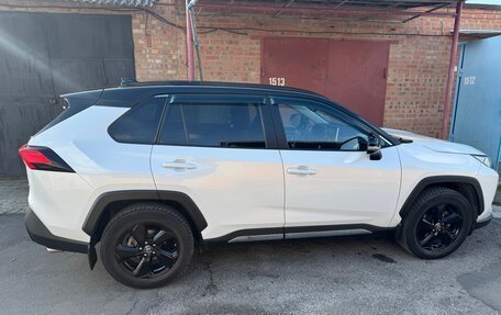 Toyota RAV4, 2021 год, 3 200 000 рублей, 5 фотография