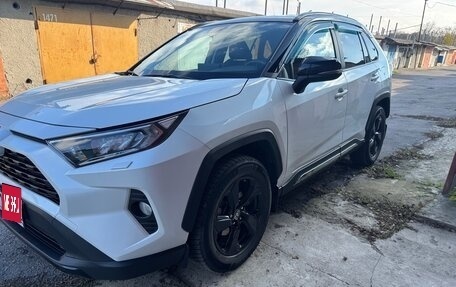 Toyota RAV4, 2021 год, 3 200 000 рублей, 2 фотография