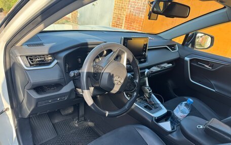 Toyota RAV4, 2021 год, 3 200 000 рублей, 15 фотография