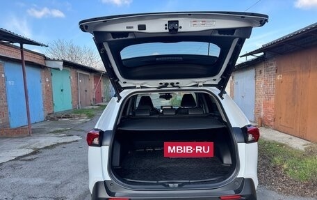 Toyota RAV4, 2021 год, 3 200 000 рублей, 7 фотография