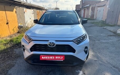 Toyota RAV4, 2021 год, 3 200 000 рублей, 8 фотография