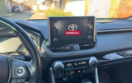 Toyota RAV4, 2021 год, 3 200 000 рублей, 11 фотография