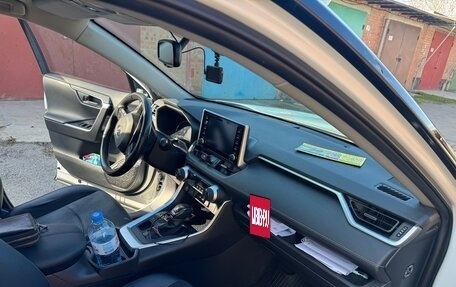 Toyota RAV4, 2021 год, 3 200 000 рублей, 12 фотография