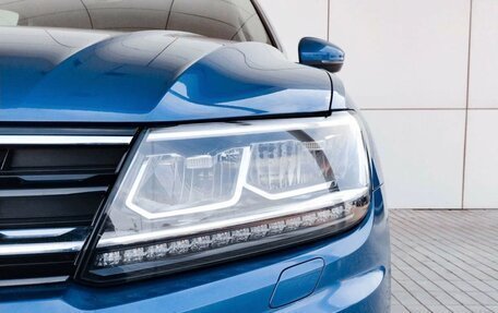 Volkswagen Tiguan II, 2018 год, 2 699 000 рублей, 2 фотография