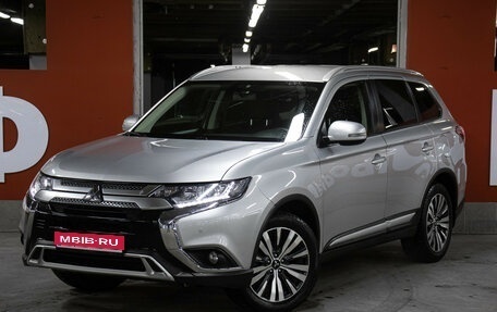 Mitsubishi Outlander III рестайлинг 3, 2021 год, 2 349 000 рублей, 1 фотография