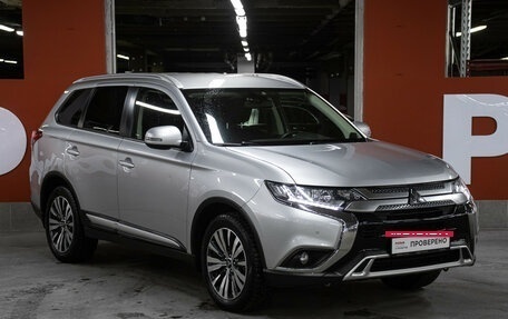 Mitsubishi Outlander III рестайлинг 3, 2021 год, 2 349 000 рублей, 3 фотография
