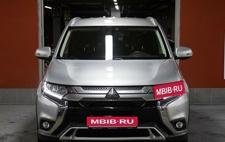 Mitsubishi Outlander III рестайлинг 3, 2021 год, 2 349 000 рублей, 2 фотография