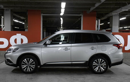 Mitsubishi Outlander III рестайлинг 3, 2021 год, 2 349 000 рублей, 8 фотография