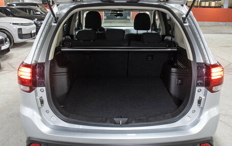 Mitsubishi Outlander III рестайлинг 3, 2021 год, 2 349 000 рублей, 10 фотография