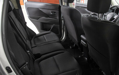 Mitsubishi Outlander III рестайлинг 3, 2021 год, 2 349 000 рублей, 12 фотография