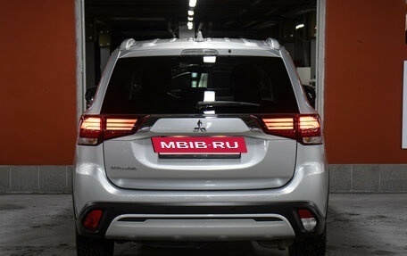 Mitsubishi Outlander III рестайлинг 3, 2021 год, 2 349 000 рублей, 6 фотография