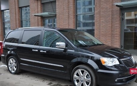 Chrysler Voyager IV, 2014 год, 2 350 000 рублей, 1 фотография