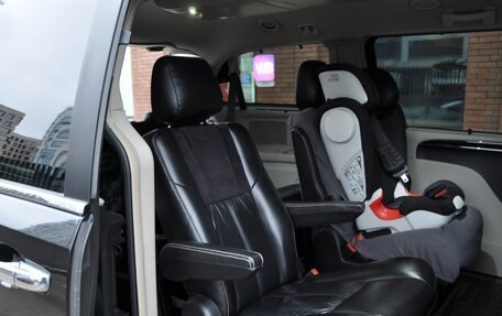 Chrysler Voyager IV, 2014 год, 2 350 000 рублей, 14 фотография