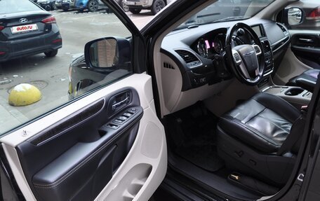 Chrysler Voyager IV, 2014 год, 2 350 000 рублей, 9 фотография