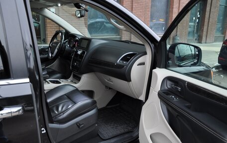 Chrysler Voyager IV, 2014 год, 2 350 000 рублей, 11 фотография