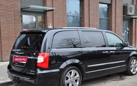 Chrysler Voyager IV, 2014 год, 2 350 000 рублей, 3 фотография