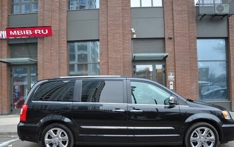 Chrysler Voyager IV, 2014 год, 2 350 000 рублей, 5 фотография