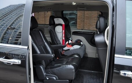 Chrysler Voyager IV, 2014 год, 2 350 000 рублей, 13 фотография