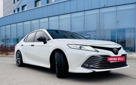 Toyota Camry, 2018 год, 2 600 000 рублей, 10 фотография