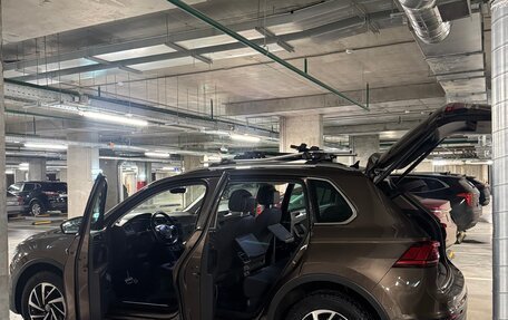 Volkswagen Tiguan II, 2018 год, 2 400 000 рублей, 15 фотография