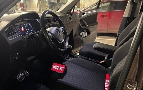 Volkswagen Tiguan II, 2018 год, 2 400 000 рублей, 14 фотография