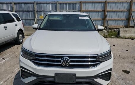 Volkswagen Tiguan II, 2022 год, 2 600 000 рублей, 3 фотография